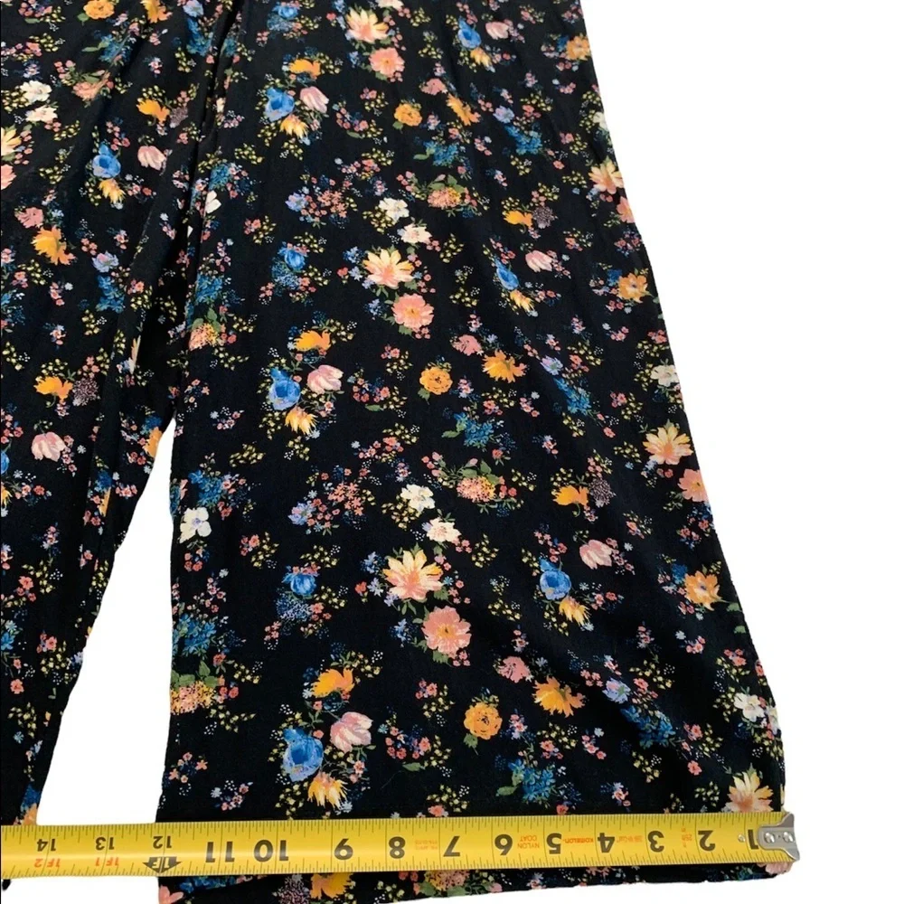 Wild Fable V-neck Floral Jumpsuit Size Medium